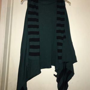 Green & black sleeveless vest